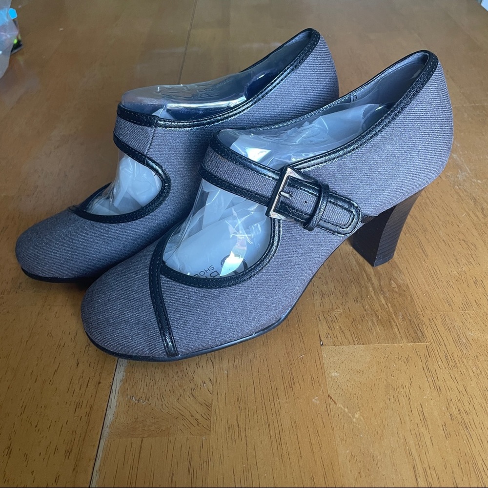 NWT Naturalizer Felt Heels with Strap